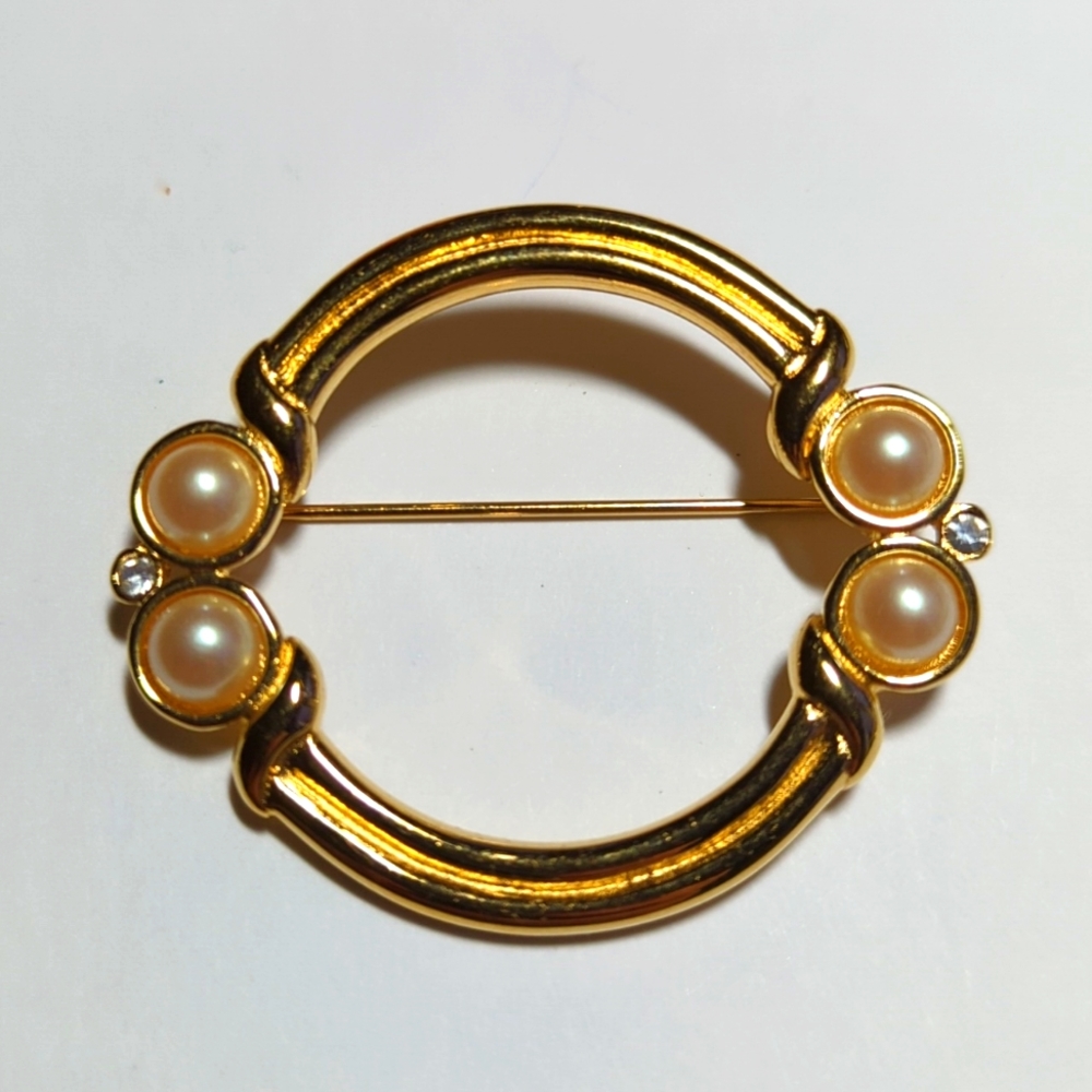 Vintage MONET Pearl Gold Brooch Pin